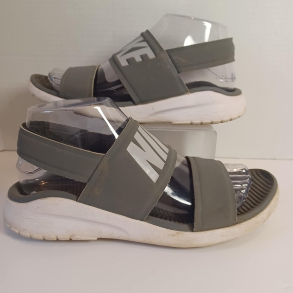 NIKE Women's Size 7 TANJUN Gray Slingback Rubber‎ Sandals Comfort Summer - Picture 1 of 9
